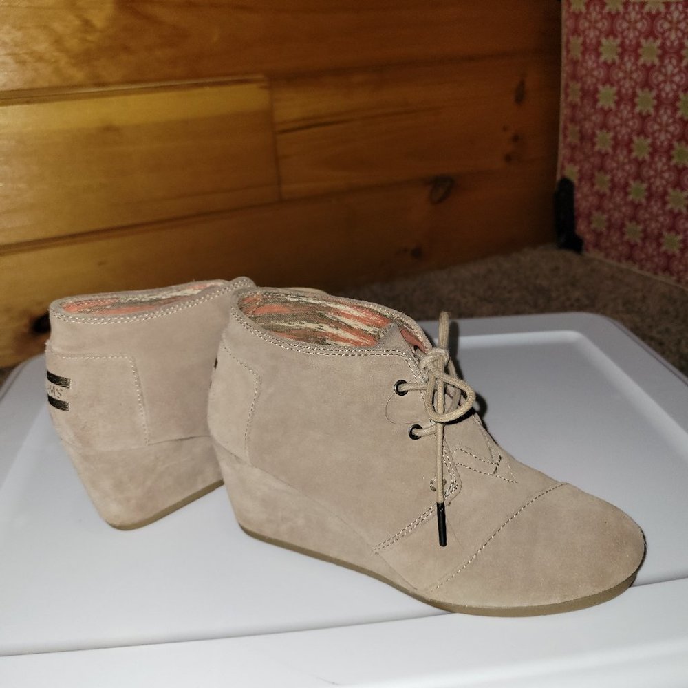 Women Toms